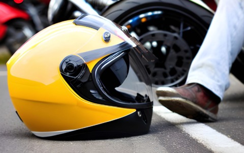 Motociclista di 29 anni ferito nello scontro a Tavernola, Como