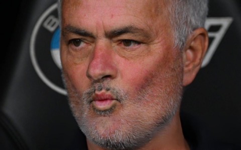 Real Madrid, Mourinho riaccende la guerra agli arbitri