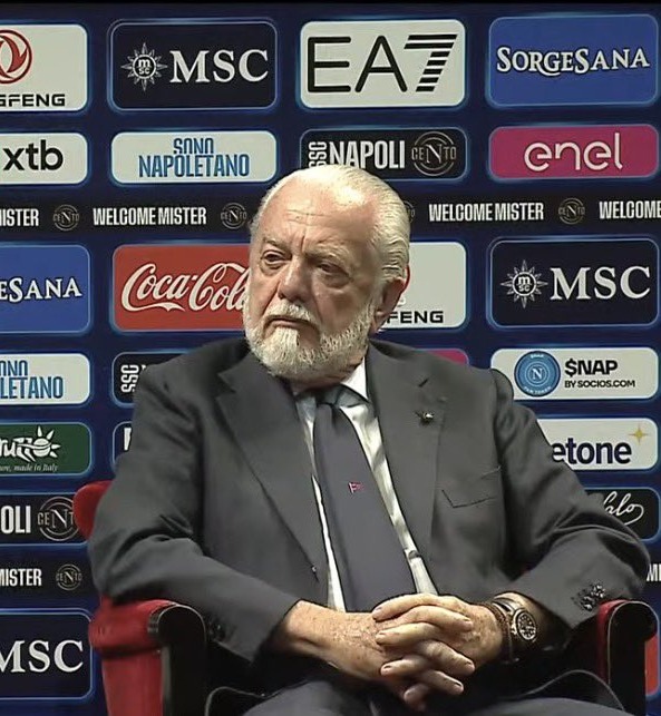 Napoli, De Laurentiis: “Finalmente si è rimesso a tre dietro”