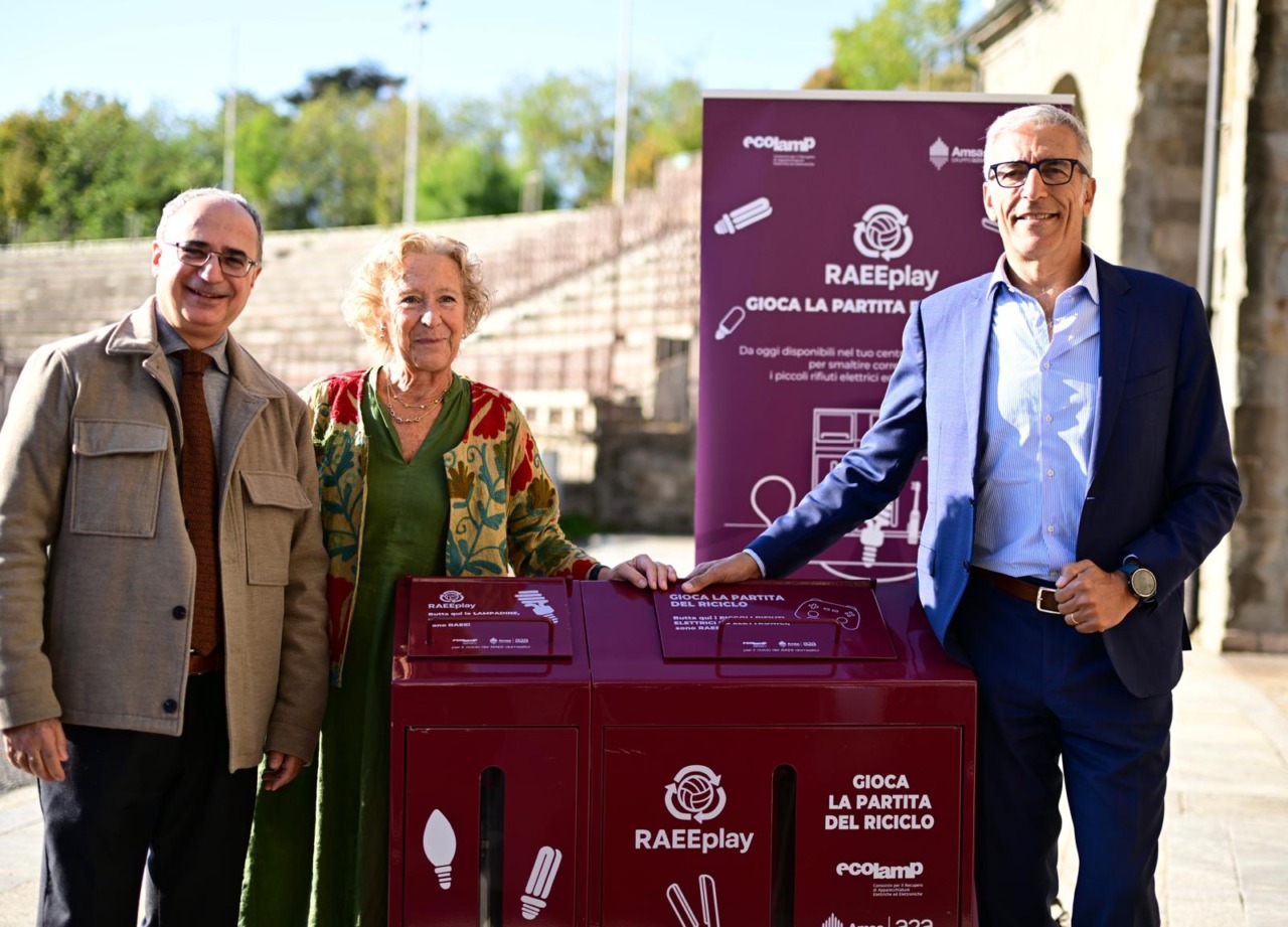 Nelle strutture sportive milanesi arrivano i contenitori per avviare al riciclo i piccoli RAEE domestici