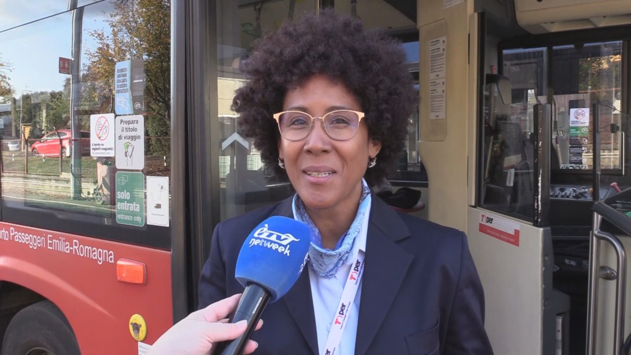 Niurka Roman, l’autista Tper che ha aiutato una partoriente nel bus: “Un evento che ha unito tante etnie”