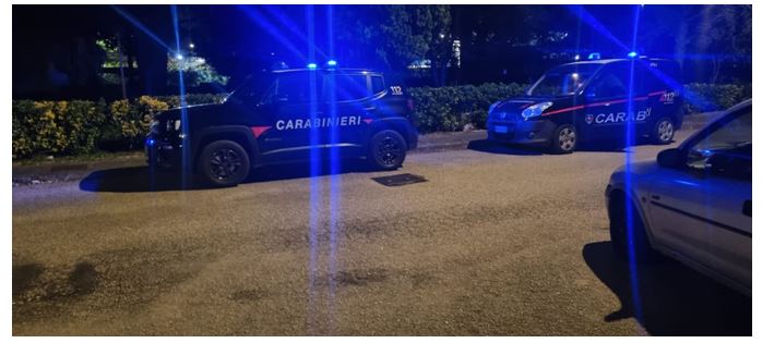 Non si fermano all’alt e fuggono con l’auto rubata, poi bloccati