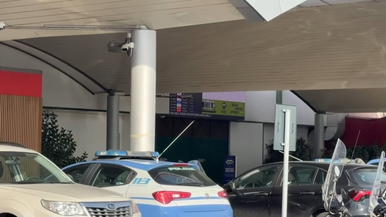 Passaporti falsi per volare a Tel Aviv: denunciati due passeggeri dalla polizia di frontiera