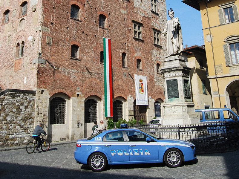 Prato, lite nei garage: sette identificati e un denunciato