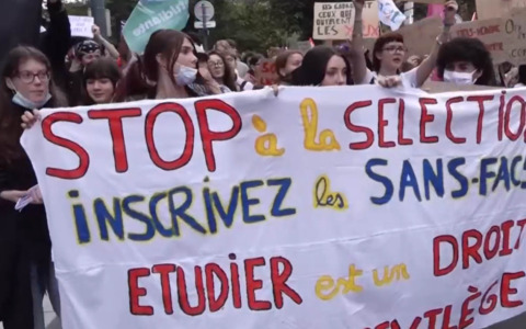 Prosegue anche l’ondata di proteste in Francia: 500 scuole rimangono chiuse, mille fermi