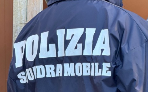Ricercato per violenza sessuale sulla figlia minorenne, arrestato latitante peruviano