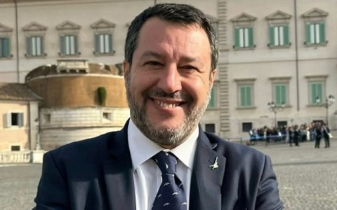Salvini confermato alla guida della Lega con 465 voti