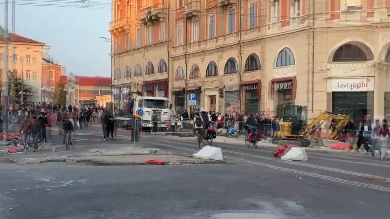 Scontri a Bologna: oltre alla conta dei danni, il Comune ‘studia’ come proteggere i cantieri