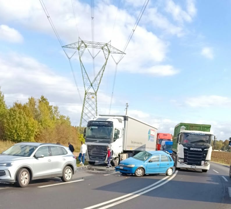 Scontro fra auto e camion nella via di accesso all’Interporto, morto 52enne