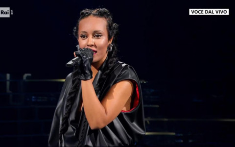 Selma Ezzine conquista il pubblico nei panni di Alicia Keys