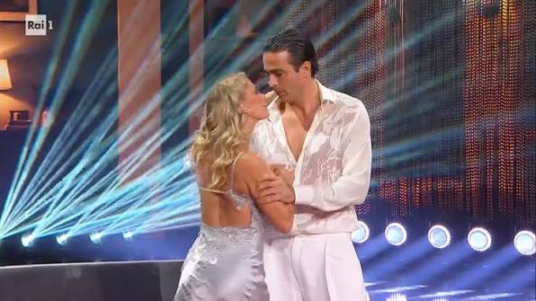 Serena Autieri ballerina per una notte a Ballando