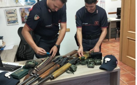 Sorpresi a caccia con richiami elettroacustici vietati: tre persone denunciate