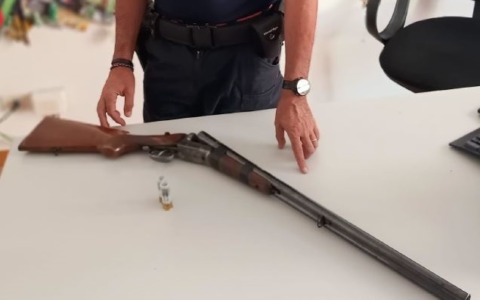 Sorpreso con un fucile durante una battuta di caccia illegale