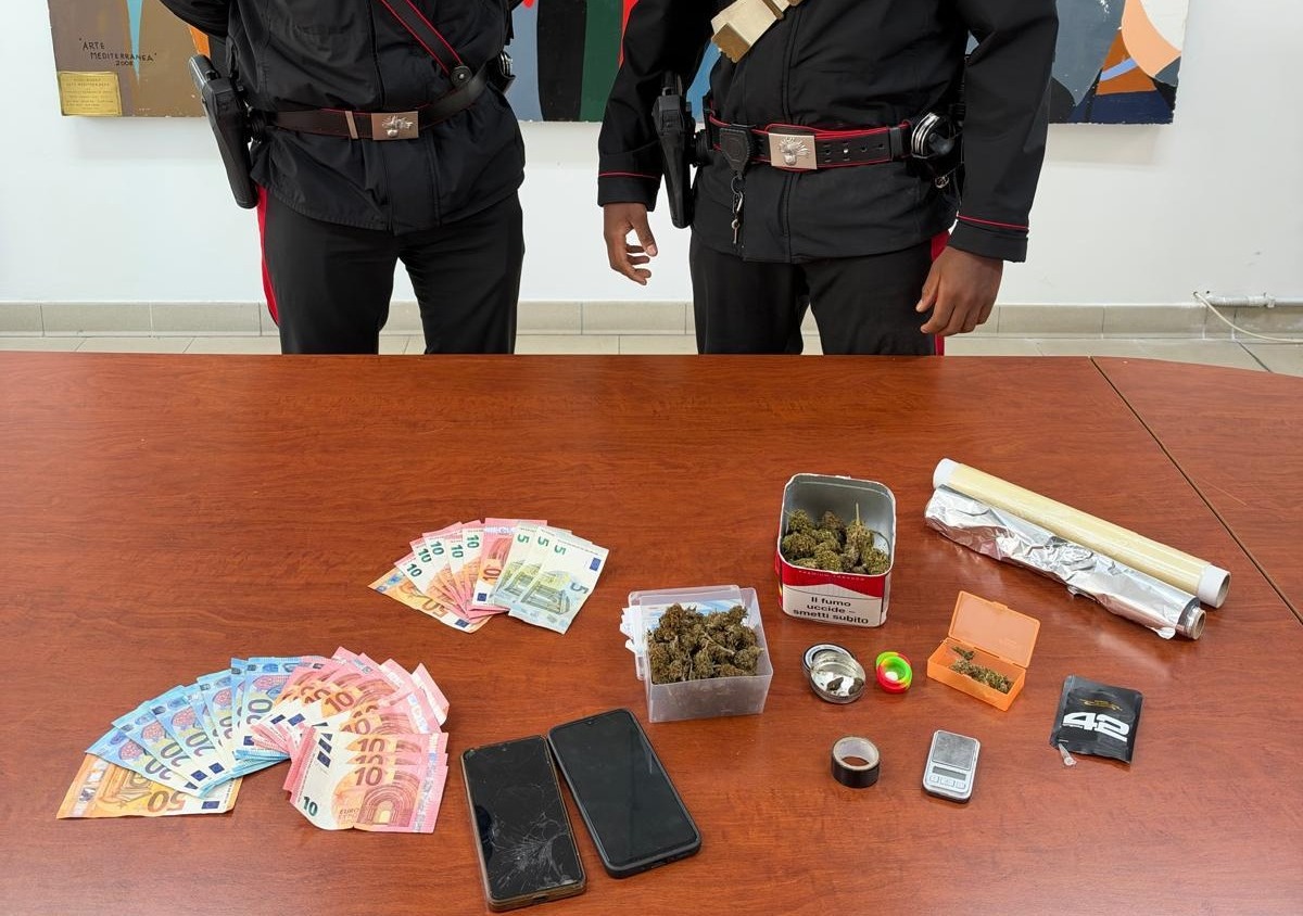 Spacciava nel suo albergo, arrestato