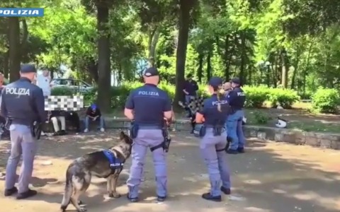Spaccio tra le strade di Firenze, due arresti: in casa droga e oltre 5mila euro