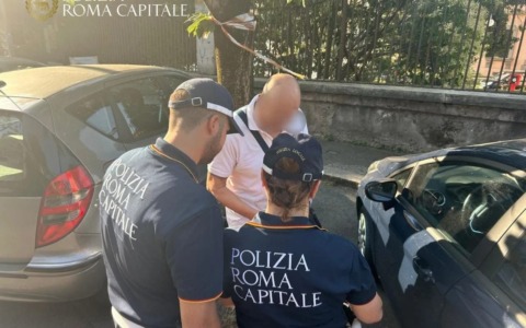 Stretta sui parcheggiatori abusivi, 15 fermati in una settimana