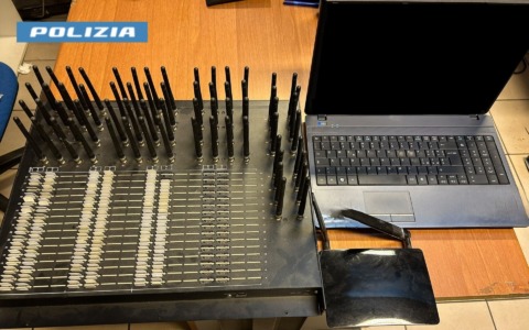 Torino, droga e apparecchiature informatiche sequestrate a Barriera Milano: denunciato un 39enne