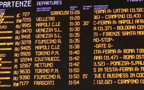 Treni, caos a Roma Termini. Ritardi fino a quattro ore