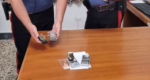 Trovata in possesso di oltre 90 grammi di cocaina e hashish, arrestata