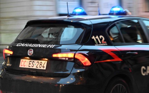 Trovato con 390 grammi di cocaina e una pistola con matricola abrasa: arrestato un agente di Polizia Locale