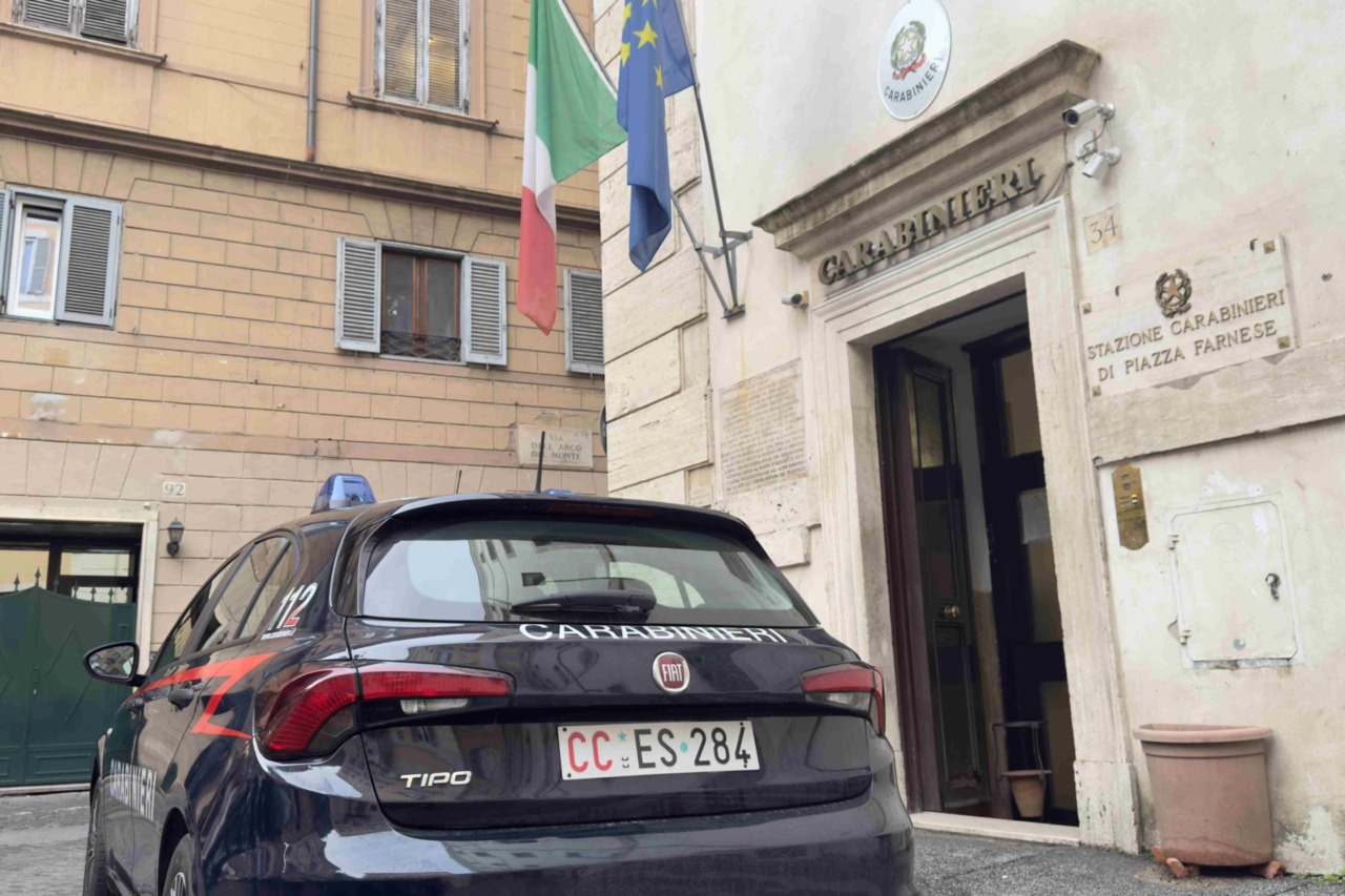 Turisti cechi denunciati per aver tentato di rubare la targa di un’auto