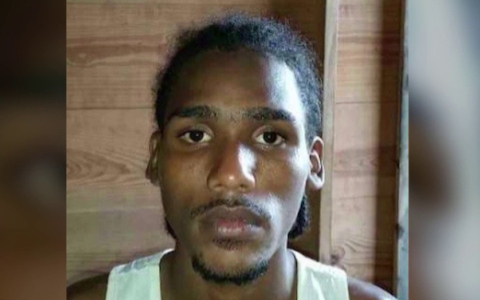 Uomo ferito da agenti ICE a New York, indagini sulla sparatoria