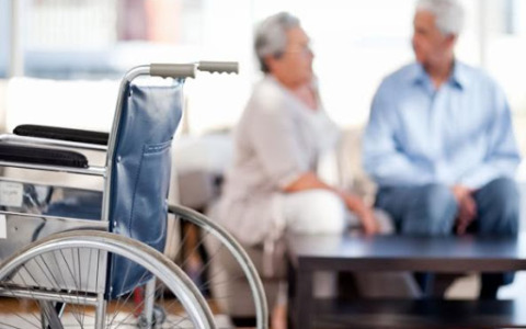 Voucher sanitario, 300 euro agli italiani con più di 75 anni